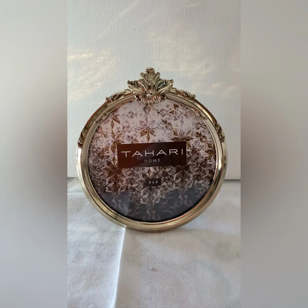 Tahari Home Gold Circular Frame for 4”x4” photo